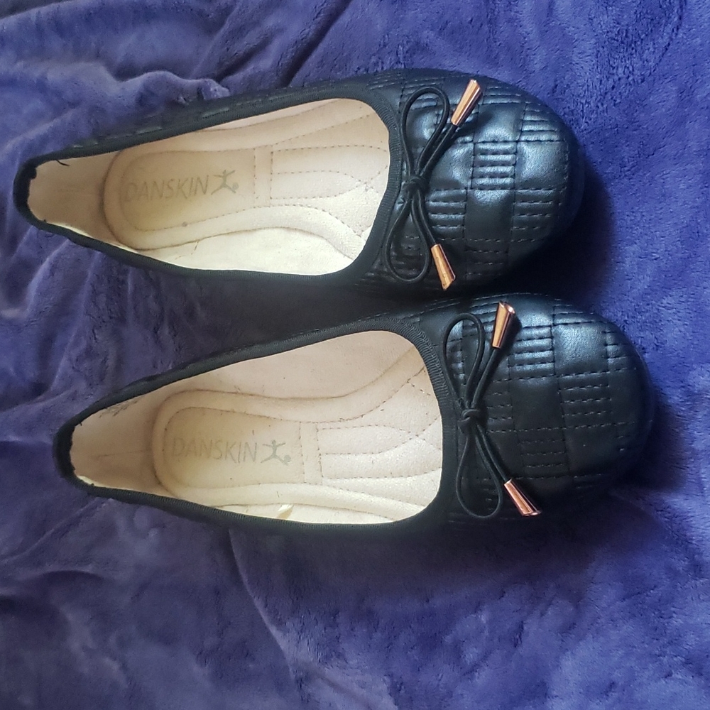 Danskin size 9 slip on